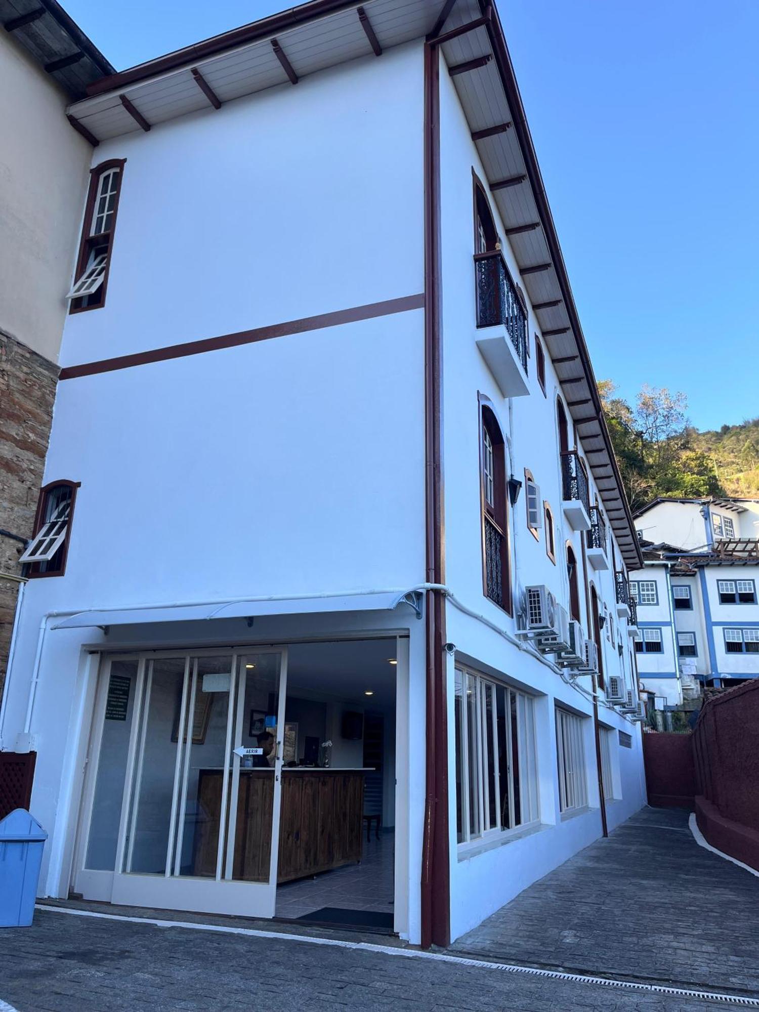 Deluxe Queen Room,1739408001:JPEG